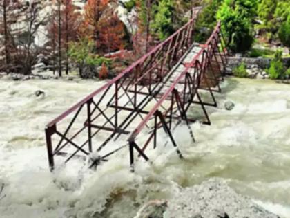 Most Important bridge on India-China border collapses; Movement of Army, ITBP jawans stopped | भारत-चीन सीमेवरील अतिमहत्वाचा पूल पडला; आर्मी, आयटीबीपीच्या जवानांची ये-जा ठप्प