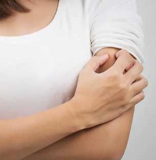 थंडीत त्वचेला सतत खाज सुटते? ‘हे’ उपाय चटकन करा, थंडीत त्वचेचे आजार गंभीर होण्यापूर्वीचा घरगुती इलाज