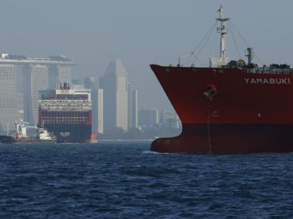 China Sea Traffic Jam: OMG! Traffic jams at China sea due to corona in Shanghai ; Thousands of ships have been stranded for months | China Sea Traffic Jam: बाबो! समुद्रातही झालाय ट्रॅफिक जाम; महिनाभरापासून हजारो जहाजे अडकली