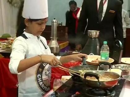 Girl enterd unico book of world records by cooking 46 dishes in 58 minutes in chennai | शाब्बास पोरी! लॉकडाऊनमध्ये जेवण शिकली अन् ५८ मिनिटात ४६ पदार्थ बनवून केला विश्वविक्रम