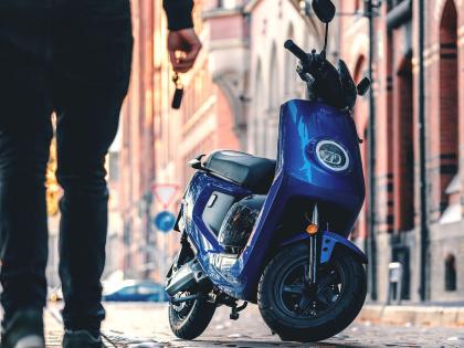 Important News for Electric Scooter Buyers; Prices can go up to Rs 45,000 in next 3 years | Electric Scooters: इलेक्ट्रीक स्कूटर घेणाऱ्यांसाठी महत्वाची बातमी; 45,000 रुपयांपर्यंत किंमती वाढू शकतात