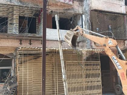 Eviction action on dangerous building in Ulhasnagar | उल्हासनगरातील अतीधोकादायक इमारतीवर निष्कसिताची कारवाई