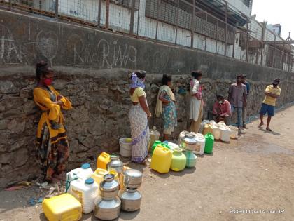 Lockdown: Homelessness suffers due to lack of water | लॉकडाऊन  : पाणी मिळत नसल्याने बेघरांचे अतोनात हाल