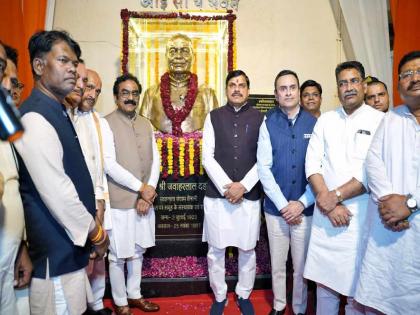 Madhya Pradesh CM Mohan Yadav on unveiled a bronze statue of veteran freedom fighter Jawaharlal Darda at Jabalpur | जबलपूरशी दर्डा यांचे अतूट नाते, कुटुंबीयांनी दिले आरोग्यसेवेत विशेष योगदान : मुख्यमंत्री यादव Madhya Pradesh CM Mohan Yadav on unveiled a bronze statue of veteran freedom fighter Jawaharlal Darda at Jabalpur | जबलपूरशी दर्डा यांचे अतूट नाते, कुटुंबीयांनी दिले आरोग्यसेवेत विशेष योगदान : मुख्यमंत्री यादव