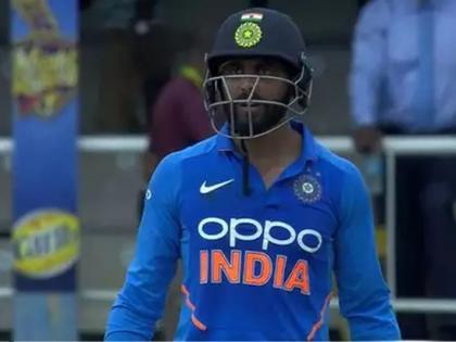India vs West Indies: Ravindra Jadeja Stare Umpire Change Decision | India vs West Indies: अन् रवींद्र जडेजानं पाहताच पंचांनी आपला निर्णय बदलला