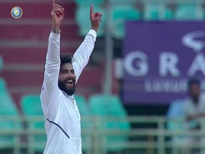 India vs South Africa, 1st Test : Ravindra Jadeja becomes the fastest left-armer to reach 200 Test wickets | India vs South Africa, 1st Test : डीन एल्गरला बाद करून रवींद्र जडेजानं नावावर केला अनोखा विक्रम