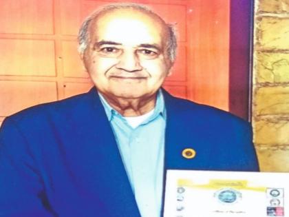 77-year-old magician from Pune; won the prize in the international competition | पुण्यातील ७७ वर्षीय जादुगाराची कमाल; आंतरराष्ट्रीय स्पर्धेत बक्षीस मिळवून केली धमाल