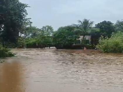 Heavy rain continues in Ratnagiri, Jagbudi river again at danger level | रत्नागिरीत मुसळधार पाऊस सुरूच, जगबुडी नदी पुन्हा धोका पातळीवर