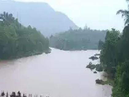 Jagbudi river in Ratnagiri up to danger level | रत्नागिरीतील जगबुडी नदी धोका पातळीपर्यंत, नागरिकांमध्ये चिंता 