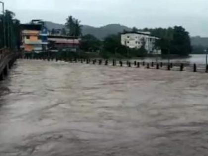 Incessant rain in Ratnagiri; Jagbudi river in the village crossed the warning level | रत्नागिरीत पावसाची संततधार; खेडमधील जगबुडी नदीने इशारा पातळी ओलांडली