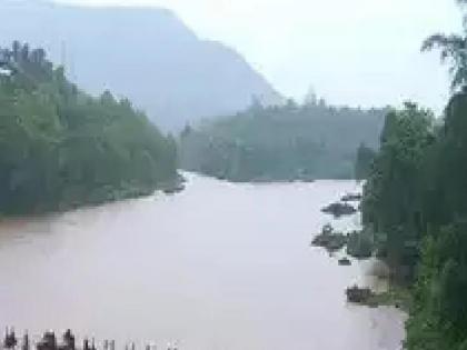 heavy rain continues in Ratnagiri district Two rivers above warning level | रत्नागिरी जिल्ह्यात मुसळधार सुरूच; दोन नद्या इशारा पातळीच्या वर