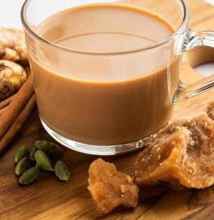 गुळाचा चहा नासतो? पाहा चहात गूळ घालण्याचं परफेक्ट टायमिंग, चहा न नासता होईल मस्त कडक