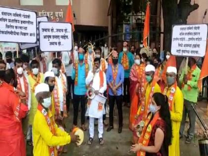 Tell me Bholanath..When will the work of Panchayat Samiti building start? Shiv Sena's 'Jagaran Gondhal' movement in Pune | सांग सांग भोलानाथ..खेड पंचायत समितीच्या इमारतीचे काम कधी सुरू होणार? पुण्यात शिवसेनेचे'जागरण गोंधळ'आंदोलन