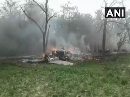 Indian Air Force's Jaguar fighter jet crashed in Uttar Pradesh's Kushinagar | हवाई दलाचे लढाऊ विमान कोसळले; पायलट सुखरुप