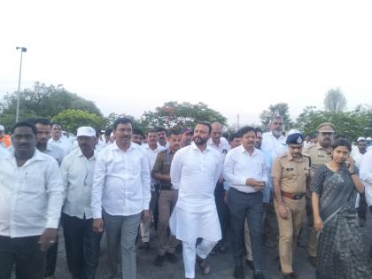 Due to rains, set up a service center with a capacity of 10,000 for Warkars - Jayakumar Gore | पावसामुळे वारकऱ्यांसाठी १० हजार क्षमतेचे सेवा केंद्र उभारा - जयकुमार गोरे Due to rains, set up a service center with a capacity of 10,000 for Warkars - Jayakumar Gore | पावसामुळे वारकऱ्यांसाठी १० हजार क्षमतेचे सेवा केंद्र उभारा - जयकुमार गोरे