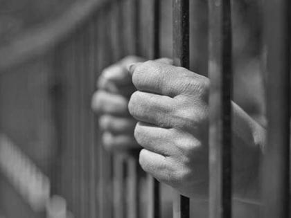 Prisoner brutally beaten in district jail | जिल्हा कारागृहात बंदिवानाला बेदम मारहाण