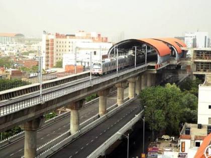Nagpur: Drivers were hit by a double-decker bridge on Wardha Road | नागपूर- वर्धा राेडवरवरील डबलडेकर पुलावरून वाहनचालकांना झटके Nagpur: Drivers were hit by a double-decker bridge on Wardha Road | नागपूर- वर्धा राेडवरवरील डबलडेकर पुलावरून वाहनचालकांना झटके