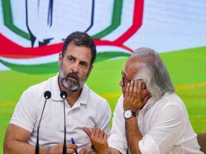 congress says commission delayed updating results and commission says there is no truth in the allegation | काँग्रेस म्हणते, आयोगाने निकाल अपडेट करायला उशीर लावला; आयोग म्हणतो, आरोपात तथ्य नाही