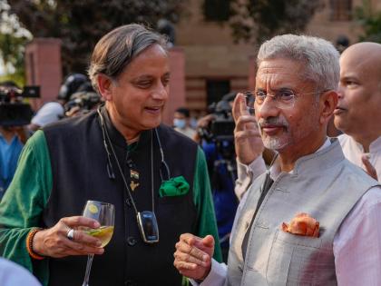 'Keep calm, don't react to everything'; Shashi Tharoor's Advice to Union MEA SJaishankar | 'थोडं शांत रहा, प्रत्येक गोष्टीवर प्रतिक्रिया देऊ नका'; शशी थरुर यांचा एस. जयशंकर यांना सल्ला