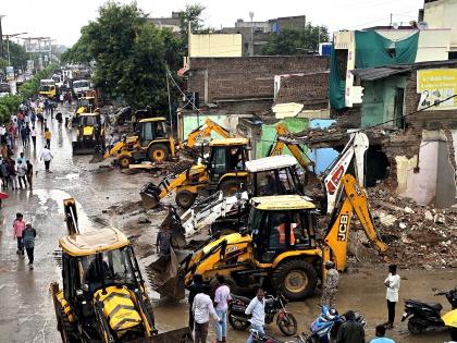445 properties on Jalgaon Road in Chhatrapati Sambhajinagar destroyed in heavy rain | भर पावसात छत्रपती संभाजीनगरातील जळगाव रोडवर ४४५ मालमत्ता जमीनदोस्त 445 properties on Jalgaon Road in Chhatrapati Sambhajinagar destroyed in heavy rain | भर पावसात छत्रपती संभाजीनगरातील जळगाव रोडवर ४४५ मालमत्ता जमीनदोस्त