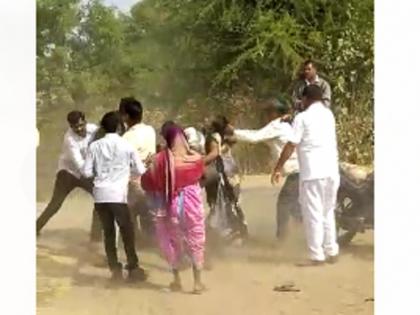 Farmer family members of BJP Kisan Morcha's Jarna Maran in Jalna; Tried to bury the pit | जालन्यात भाजपा किसान मोर्चाच्या जिल्हाध्यक्षाची शेतकरी कुटुंबास जबर मारहाण; खड्ड्यात पुरण्याचा केला प्रयत्न 