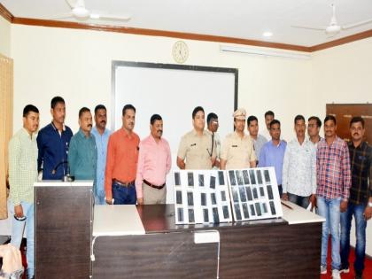 Two mobile thieves arrested in Jalna, 33 mobile seized | जालन्यात दोन मोबाईल चोरांना अटक, ३३ मोबाईल जप्त