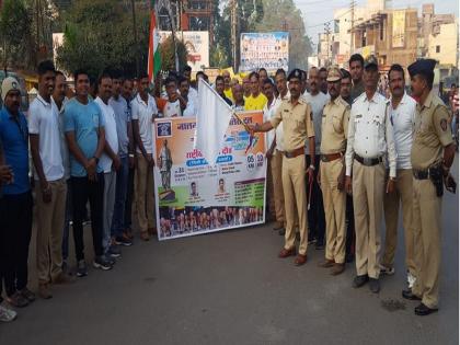 Police force in Jalna arranges the national unity race marathon | जालन्यात पोलीस दलाच्यावतीने राष्ट्रीय एकता दौड मॅरेथॉन उत्साहात पार