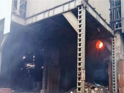 Jalana Gajkesari Steel Company Blast Case: Three people of the company were arrested in connection with the burning of 27 workers after the hot iron in the furnace fell on them | भट्टीतील तप्त लोहरस अंगावर पडून २७ कामगार भाजल्या प्रकरणी कंपनीच्या तिघांना अटक