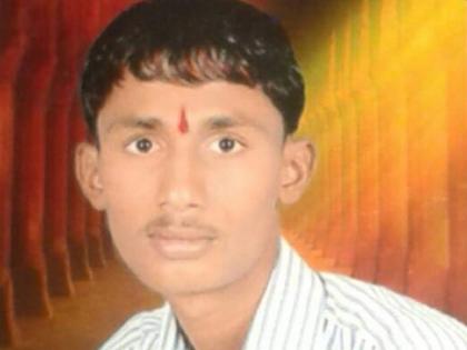 youth commits suicide in jalgaon by hanging himself | मित्राला थोड्या वेळात येतो म्हणाला अन् तरुणानं घेतला जगाचा निरोप youth commits suicide in jalgaon by hanging himself | मित्राला थोड्या वेळात येतो म्हणाला अन् तरुणानं घेतला जगाचा निरोप