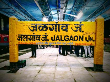 Went to get slippers and lost his life...; Hamala dies after touching high voltage wire of railway | चप्पल घेण्यासाठी गेला आणि जीव गमावला...; रेल्वेच्या हायहोल्टेज तारेला स्पर्श झाल्याने हमालाचा मृत्यू