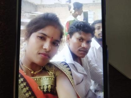 Two-wheeler collided with unknown vehicle, couple killed, child saved in Jalgaon | दुचाकीला अज्ञात वाहनाची धडक, दाम्पत्य ठार, चिमुरडा बचावला!