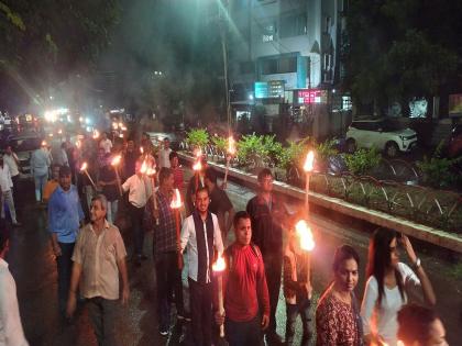 Jalgaon: A torch rally was held to cheer Shrimant Bajirao Peshwa | Jalgaon: श्रीमंत बाजीराव पेशवे यांचा जयघोष करीत काढली मशाल रॅली