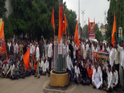 Jalgaon district closed in many places | मराठा समाज आरक्षण : जळगाव जिल्ह्यात अनेक ठिकाणी कडकडीत बंद