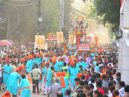 20 hour immersion procession of ganpati in jalgaon | जळगावमध्ये ‘श्री’ची २० तास चालली विसर्जन मिरवणूक