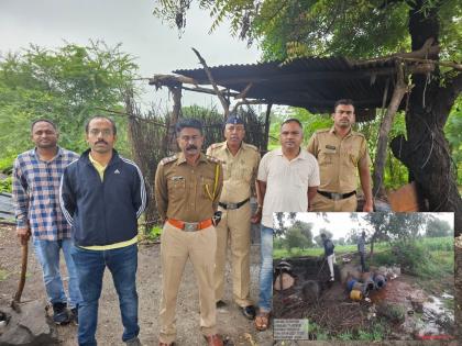 Jalgaon: Hand furnace operators busted, 92 arrested, goods worth seven and a half lakh seized | Jalgaon: हातभट्टी चालकांची उतरविली झिंग, ९२ जणांना अटक, साडे सात लाखाचा मुद्देमाल जप्त