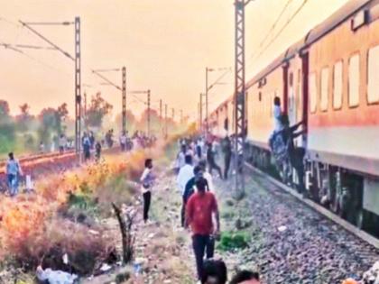 Jalgaon Railway Accident: The track of death, a horrific scene on the track: the rubble of bodies, the groans of the injured | मृत्यूचा ट्रॅक, ट्रॅकवर भयंकर दृश्य: मृतदेहांचा खच, जखमींचे विव्हळणे