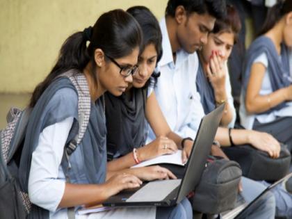 in jalgaon workshop has been organised in bahinabai chaudhari university for hsc passed student to know about post graduate courses started in the colleges | जळगाव विद्यापीठाने गिअर टाकला; अभ्यासक्रमांचे करणार ब्रँडिंग