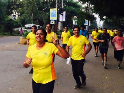 Jalgaonkar run for healthy health | सुदृढ आरोग्यासाठी धावले जळगावकर