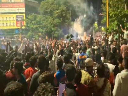 Pun Riots on the streets after RCB win Case registered against 30 to 40 people who were celebrating | Pune: आरसीबीच्या विजयानंतर रस्त्यावर हुल्लडबाजी; जल्लोष करणाऱ्या ३० ते ४० जणांविरोधात गुन्हा दाखल Pun Riots on the streets after RCB win Case registered against 30 to 40 people who were celebrating | Pune: आरसीबीच्या विजयानंतर रस्त्यावर हुल्लडबाजी; जल्लोष करणाऱ्या ३० ते ४० जणांविरोधात गुन्हा दाखल