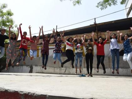 Girls top in SSC exam; Akola district results in 70.82 percent | SSC Result 2019: दहावीतही मुलींचीच बाजी; अकोला जिल्ह्याचा निकाल ७०.८२ टक्के