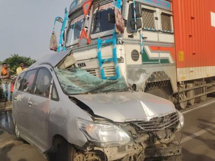 Driver fell asleep, car crossed the divider and hit the track; one died, incident on Dhule-Solapur highway | चालकाला डुलकी लागली, कार थेट दुभाजक ओलांडून ट्रॅकला जाऊन धडकली; एकाचा मृत्यू, धुळे-सोलापूर महामार्गावरील घटना