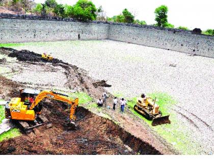 200 years old mud will leave within 15 days - work from municipal and water resources department | २०० वर्षांचा गाळ १५ दिवसांत निघणार-पालिका व जलसंपदा विभागाकडून कामास प्रारंभ