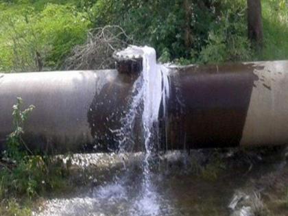 Water pipe leading to Warje water treatment plant burst Millions of liters of water were wasted | वारजे जलशुद्धीकरण केंद्राकडे जाणारी जलवाहिनी फुटली; लाखो लिटर पाणी गेले वाया