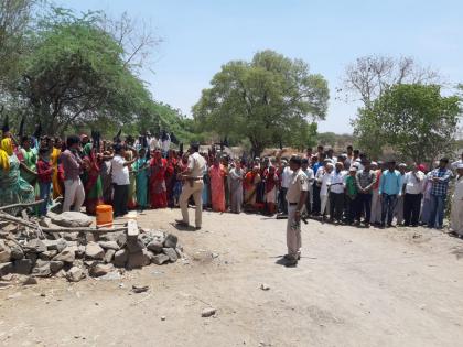 Disbelief Resolution on Sarpanch: Women from Dighol village protested | सरपंचावर अविश्वास ठराव : दिघोळ गावातील महिलांनी नोंदवला निषेध Disbelief Resolution on Sarpanch: Women from Dighol village protested | सरपंचावर अविश्वास ठराव : दिघोळ गावातील महिलांनी नोंदवला निषेध