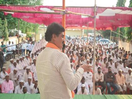 Ram Shinde, the Ujani Pani Yojana for the liberation of tankers of Jamkhed | जामखेडच्या टॅँकरमुक्तीसाठी उजनी पाणी योजना-राम शिंदे