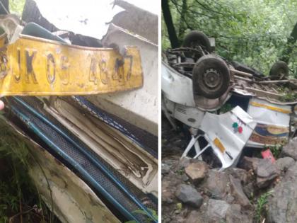 Fatal accident in Doda, Jammu and Kashmir, vehicle full of passengers falls into a gorge; seven people killed | जम्मू-काश्मीरमधील दोडामध्ये भीषण अपघात, प्रवाशांनी भरलेले वाहन दरीत कोसळले; सात जणांचा मृत्यू Fatal accident in Doda, Jammu and Kashmir, vehicle full of passengers falls into a gorge; seven people killed | जम्मू-काश्मीरमधील दोडामध्ये भीषण अपघात, प्रवाशांनी भरलेले वाहन दरीत कोसळले; सात जणांचा मृत्यू