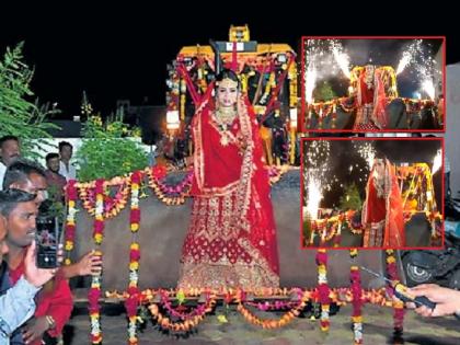 Video: Nadkhula! After the Warat, groom waited; Bride made an entry directly from JCB | Video: नादच खुळा! वरातीनंतर नवरदेव वाट पाहत राहिला; नवरीने केली थेट जेसीबीतून एंट्री