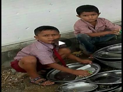 janve-zp school-student | जानवे जि.प.शाळेत विद्यार्थ्यांकडून भांडे स्वच्छता