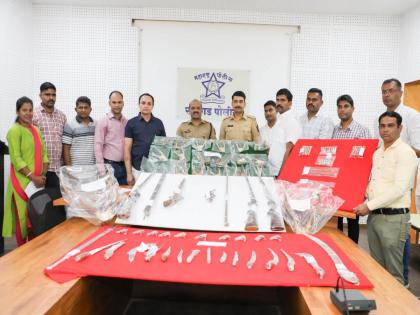 24 year old youth arrested for making nine types of weapons in alibaugh raigad | नऊ प्रकारची हत्यारे बनविनारा २४ वर्षीय तरुण जेरबंद