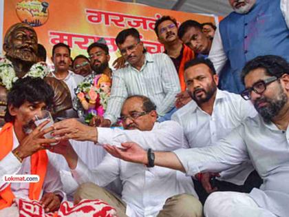 Manoj Jarange Patil and protesters celebrate after demands for Maratha reservation are accepted | जिंकलो रे राजेहो ! उपोषण सोडताना मनोज जरांगे यांचे आनंदोद्गार; आंदोलकांनी उधळला गुलाल Manoj Jarange Patil and protesters celebrate after demands for Maratha reservation are accepted | जिंकलो रे राजेहो ! उपोषण सोडताना मनोज जरांगे यांचे आनंदोद्गार; आंदोलकांनी उधळला गुलाल